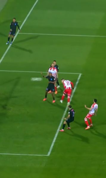 Defensiva FCSB, KO    FOTO.    Steaua Roșie Belgrad  a marcat în inferioritate. Cum a înscris Bruno Duarte