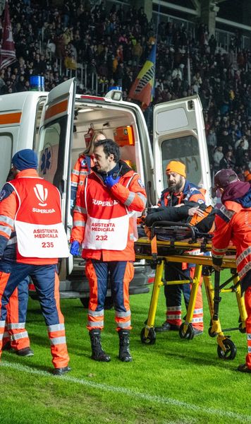 Ambulanța a intrat pe teren    FOTO.  Momente de panică la   Rapid - Csikszereda!  Ce s-a întâmplat la finalul primei reprize