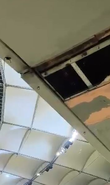 Arena Națională se dezintegrează!    VIDEO.  O bucată din tavan   s-a desprins  înainte de meciul Dinamo - Oțelul