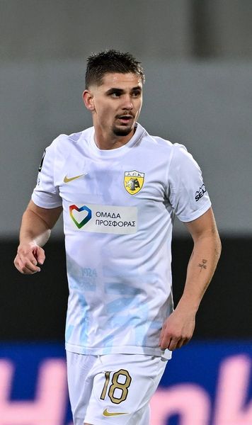 Răzvan Marin, eliminat în derby    FOTO:  Mijlocașul român a stat doar   35 de minute  pe teren! O putea costa victoria pe AEK
