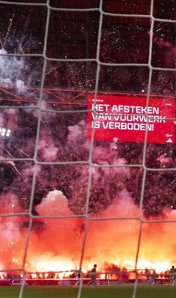 Ajax - Groningen, suspendat    VIDEO:   Scene incredibile pe stadionul „Johan Cruyff” » Arbitrul   a oprit de două ori  meciul din cauza fanilor! Decizia Federației