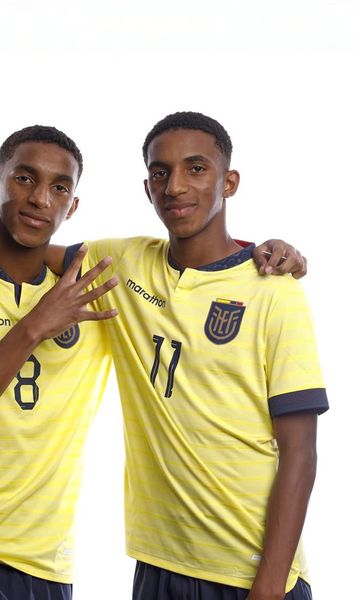 Arsenal semnează cu gemenii-minune  Au fost formați la același club ca trei staruri din   Premier League  » Unul dintre ei e comparat cu Neymar