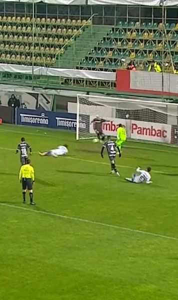 Aproape de un gol uluitor    FOTO.  Execuția de senzație încercată de Caio cu Rapid »   Manea, reflex de ultim moment  din fața porții goale