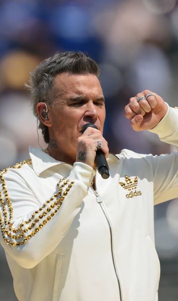 Show în stil Hollywood la tragerea CM  Cine sunt starurile care întrețin atmosfera când   naționala își află traseul la Mondial