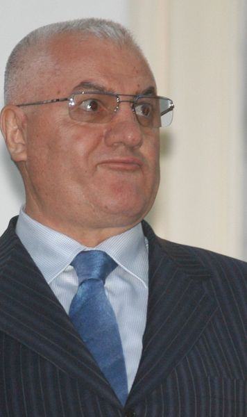 „3,1 mil. de €, investiție, nu mită”    MOTIVARE:  Judecătoarea care l-a achitat pe   Dumitru Dragomir  în „Dosarul RCS & RDS” l-a „mitraliat” pe procuror