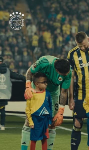 Ederson, gest superb    FOTO:  Cum a reacționat portarul lui Fenerbahce când s-a întâlnit cu o fetiță cu   deficiențe de auz  în derby-ul cu Galatasaray