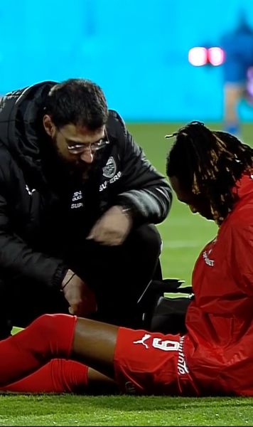 Probleme mari la Dinamo     FOTO.  Un titular s-a accidentat   chiar înainte de meciul cu Farul!  Anunțul lui Kopic » Riscă să rateze derby-ul cu FCSB