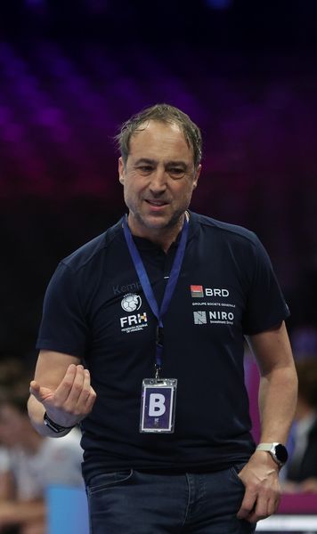 „Nu poți să faci așa ceva la un Mondial”  Selecționerul Ovidiu Mihăilă,   aspru criticat  de un fost mare handbalist: „Fetele nu mai știau pe ce lume trăiesc”