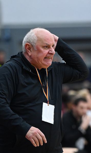 Înregistrări scandaloase cu Tadici     GOLAZO.ro  publică   mesaje pline de insulte  ale lui Gheorghe Tadici către handbaliste: „Nesimțitelor, vânzătoarelor! Mizerabilo!”