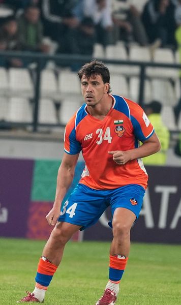 Cea mai bizară eliminare    VIDEO.  A văzut „roșu”   înainte ca meciul să înceapă!  » Totul a pornit de la lenjeria intimă a fotbalistului