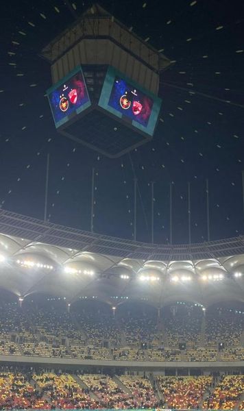 Când mai e util acoperișul?    FCSB - Dinamo  se joacă în ploaie pe Arena Națională: stadion inundat, scaune ude, acoperișul nu e folosit! 