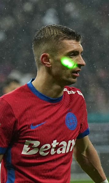 Au luat la țintă jucătorii  Probleme la   FCSB - Dinamo:  arbitrul nu a luat măsuri!