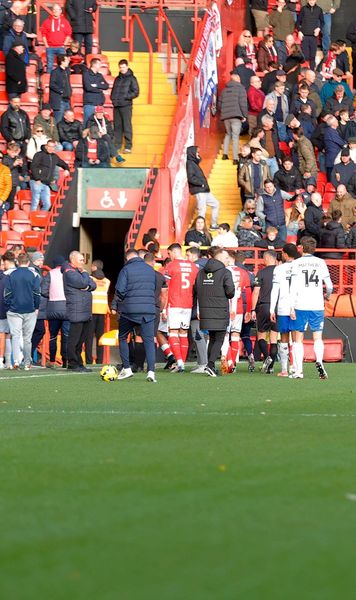 Tragedie în Anglia  Meciul a fost   abandonat  în minutul 12, după ce un fan a murit