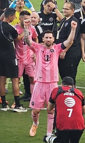 „Messi se bucura pentru noi”    Fanii români din galeria lui Inter Miami  povestesc pentru GOLAZO.ro cum au trăit finala MLS