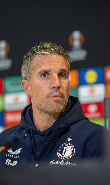 Ce îi place lui Van Persie la FCSB   Antrenorul lui Feyenoord a descris jocul rivalilor. Și-a amintit de cariera de fotbalist:   „Am debutat cu România”