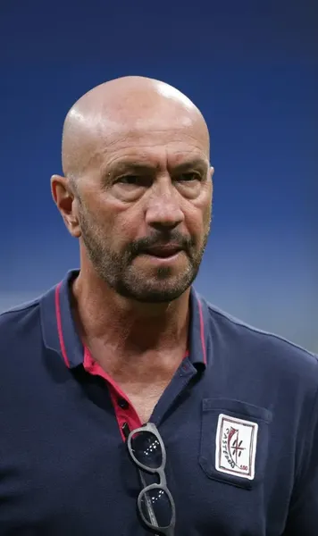 „Decizie lipsită de logică”    Walter Zenga,  după înfrângerea elevilor lui Chivu cu Liverpool: „Nu știu cum se antrenează arbitrii”