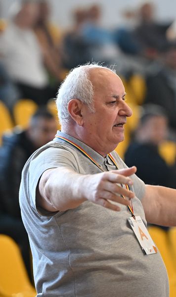 Noi dovezi anti Tadici!  Înregistrare în care antrenorul   îi cere bani  mamei handbalistei pe care a abuzat-o + Mesaj abject: „Gonițe în călduri, panarame de centură”