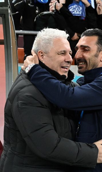 Dialog Șumudică - Becali  Tehnicianul l-a lăudat pentru inspirație, după FCSB - Feyenoord 4-3: „Ești mare antrenor”/ „Păi,   cine să facă schimbările?”