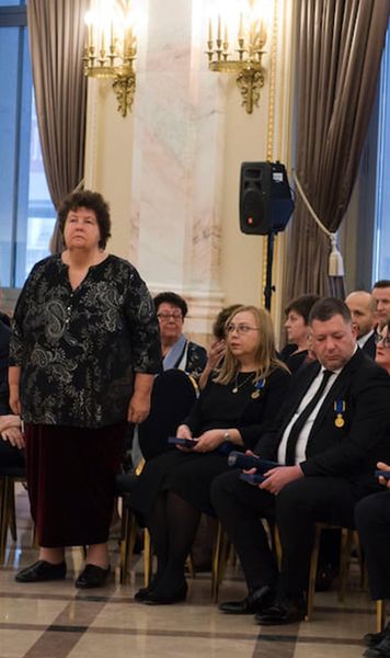 Sally Wood Lamont, proces penal  Fosta președintă a Comitetului Național Paralimpic, acuzată pentru   premieri ilegale.  Procurorii i-au pus sechestru