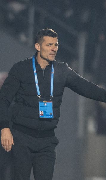 Rapid a cerut 3 penalty-uri    FOTO.     Costel Gâlcă  iese la atac: „Când o să primim un penalty? VAR-ul judecă altfel pentru unii!”