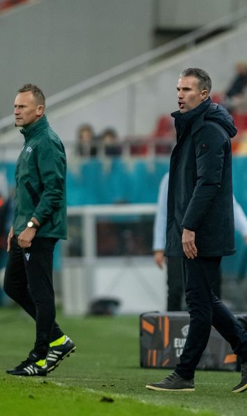 Frustrat de FCSB    Van Persie  trece cu greu peste eșec: „Le-am făcut cadouri” + și-a băgat jucătorii în ședință