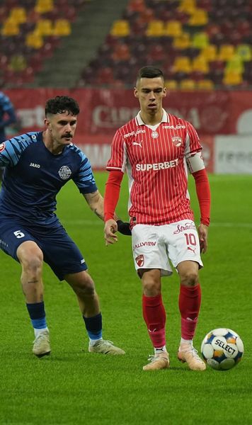 Dinamo a făcut spectacol  „Câinii” s-au distrat în partida cu Metaloglobus și s-au apropiat   la un punct  de liderul Rapid