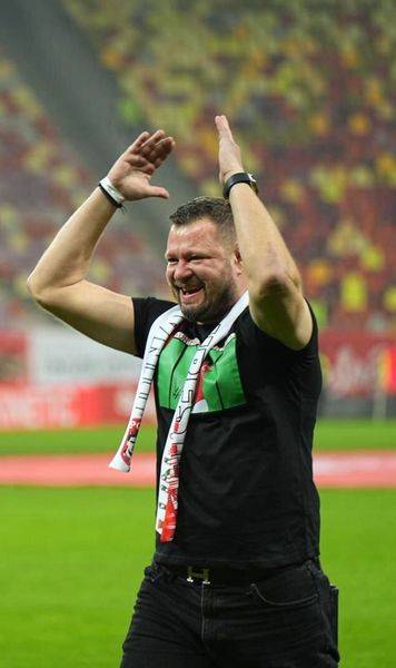 Moment special    VIDEO+FOTO.    Marius Niculae,  față în față cu galeria lui Dinamo, după ce i s-a dedicat scenografia din Derby de România