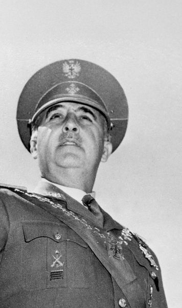 „Țineam pușca lângă pat”  Cei doi jucători care   l-au înfruntat pe dictator  au fost amenințați cu moartea