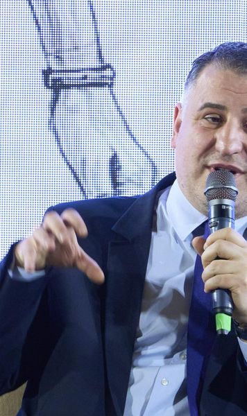 „Este anti-român”  Atac al deputatului AUR la adresa lui   Nicușor Dan,  după ce președintele a trimis Ordinul Novak la Curtea Constituțională: „Siderat”