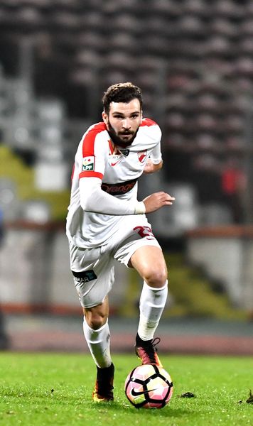 „Am căzut la mijloc”  Mărturia lui Ionuț Șerban despre contractul atipic care   l-a ținut legat de Dinamo:  „Eram pasat dintr-o parte în alta”