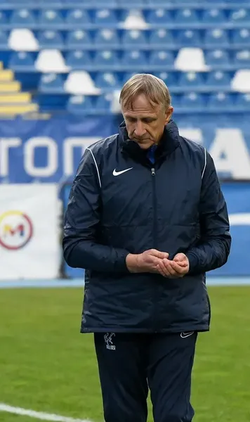 „Ne-am făcut-o cu mâna noastră”  Emil Săndoi, critici dure după AEK - U Craiova 3-2:   „Parcă ne-am bramburit de tot!”