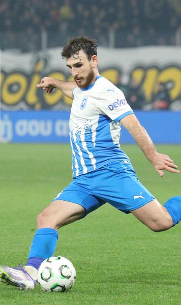 Abordat la Atena  Patronul lui AEK a intrat pe teren și   s-a dus direct  la un jucător de la Universitatea Craiova » Ce a urmat