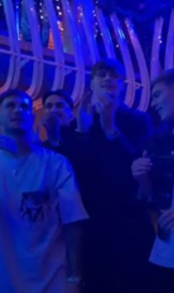 Party, după eșec    FOTO:  De ce au cântat și au dansat jucătorii de la   Craiova,  după eliminarea dramatică din Europa