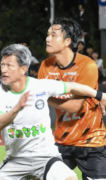 Are 58 de ani, dar nu se retrage!  Cel mai bătrân fotbalist din lume,   aproape de un nou contract