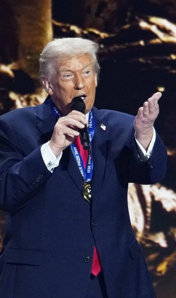 Donald Trump, ironizat de democrați    VIDEO.  Competiția președintelui SUA, comparată cu   Jocurile Foamei