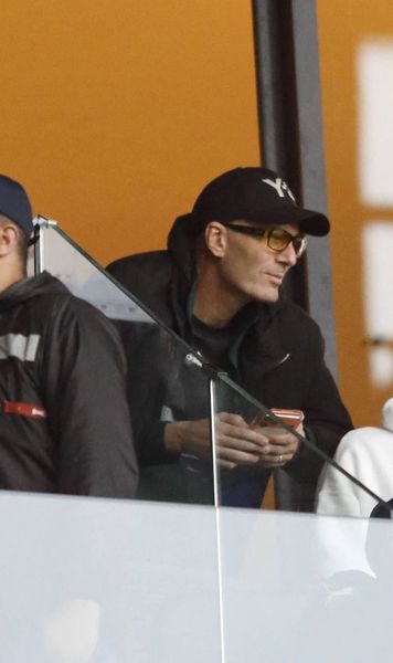 Zidane, spectator de lux  Și-a susținut din tribune fiul la   Cupa Africii  » De ce a lăsat Franța pentru țara bunicului