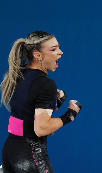 „Ne luptăm cu fiare!”  Mihaela Cambei, despre anevoiosul drum spre   performanță:  „Ridicăm tone! Dureri, accidentări”