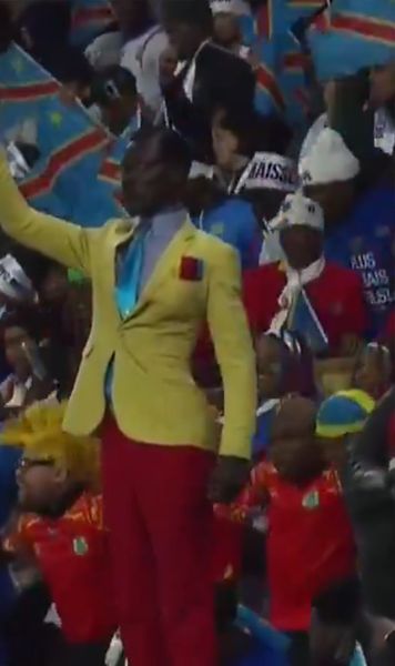 Moment viral la Cupa Africii     VIDEO:   Un fan congolez a stat nemișcat   precum o statuie  pe tot parcursul meciului cu Botswana » Care a fost semnificația