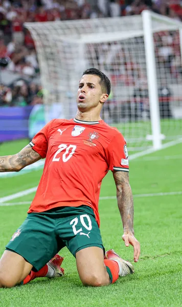 Dorit de Barcelona    Joao Cancelo  este aproape de o despărțire de Al-Hilal și ar putea reveni pe Camp Nou