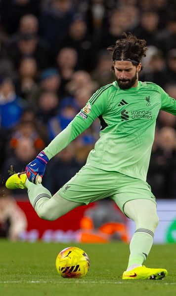 Alisson, gafă de amatori    FOTO:   Portarul lui   Liverpool  a fost aproape să ia gol după o greșeală nepermisă » Reacțiile fanilor: „E încă mahmur”