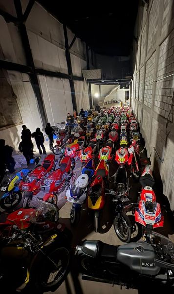 Motociclete confiscate de FBI    FOTO:  Modele pilotate de Rossi și Marquez, în colecția unui campion olimpic, acum în   top 10 cei mai căutați infractori din lume