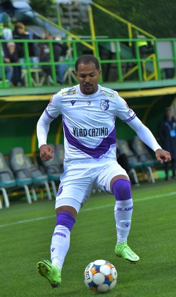 Transferat de campioană    FC Argeș  își vinde vedeta în Europa! Ce sumă vor încasa piteștenii