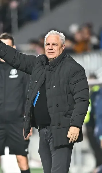 Șumudică, în Arabia Saudită  Antrenorul român a preluat-o pe   Al-Okhdood, penultima clasată  în Saudi Pro League