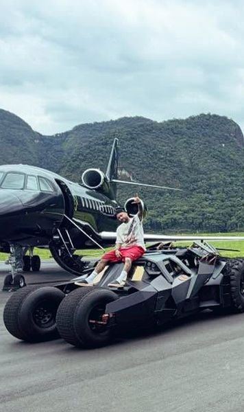 Neymar și-a etalat flota de 50 mil. €    FOTO.  Avion privat, elicopter și   o replică a mașinii lui Batman!  Ce mai include colecția