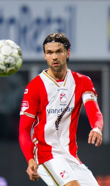 Transfer din Olanda pentru Dinamo?  „Câinii”   au ofertat un jucător  dorit și de adversara FCSB din Europa League » De ce ar putea eșua mutarea