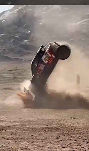 Accident teribil la Dakar!    FOTO.  O mașină   s-a răsturnat violent   din cauza unei greșeli a organizatorilor » Pilotul avertizase că se va întâmpla asta