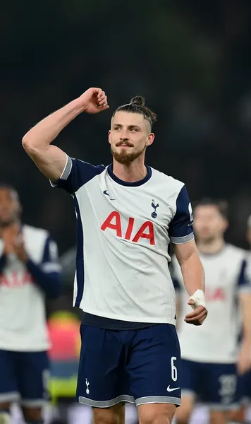 „Mai mult de 15 milioane de euro”  Negocieri pentru   transferul lui Radu Drăgușin:  „Roma și încă un club, dar nu din Italia” » Fundașul a ales