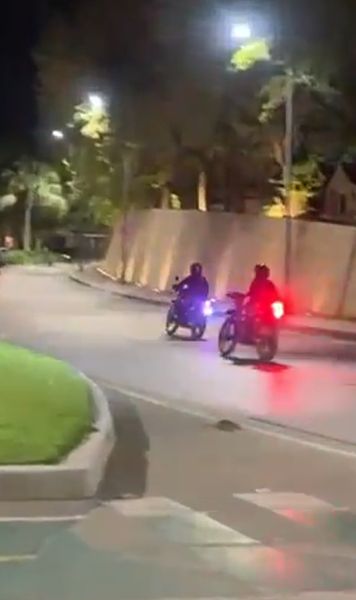 Atac armat    Trei persoane   au fost ucise  pe un teren de fotbal » Una dintre victime era liderul unei grupări cunoscute