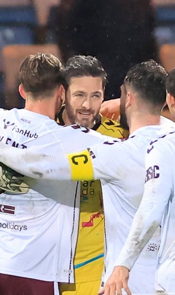 Paradă de senzație    VIDEO.    Portarul de 43 de ani  de la Hearts, intervenția începutului de an în Scoția » Direct în TOP 10 parade all-time