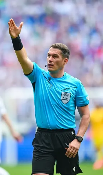 Kovacs visează la CM 2026    VIDEO.  Arbitrul român, despre cel mai bun an al carierei: „Am încercat   să evit să ies în evidență”  » Ce spune despre Liga 1